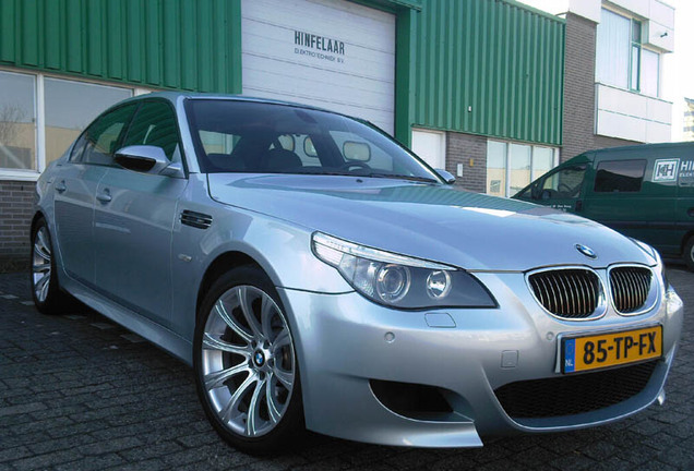 BMW M5 E60 2005