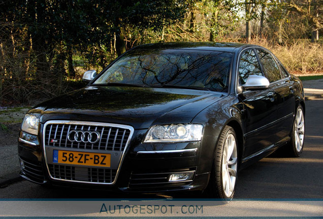 Audi S8 D3