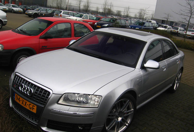 Audi S8 D3