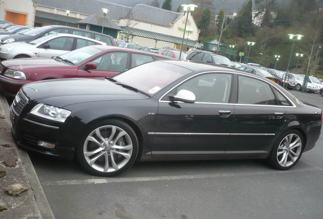 Audi S8 D3