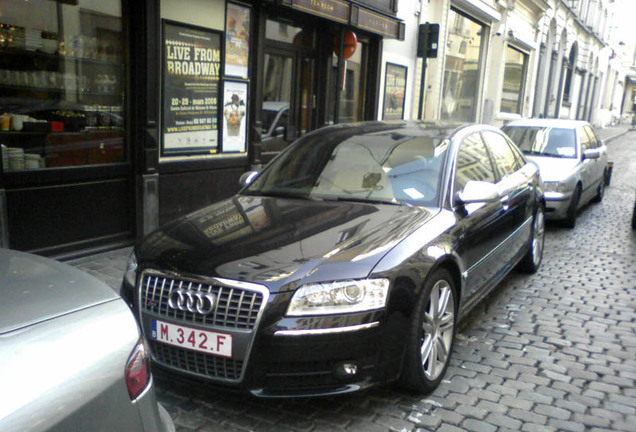 Audi S8 D3