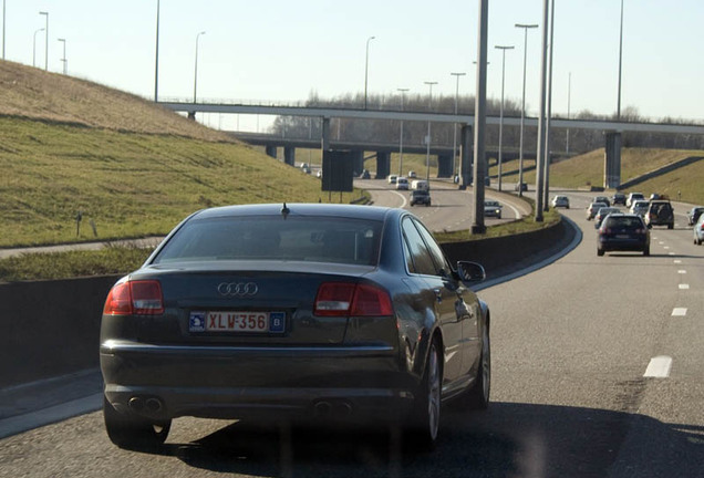 Audi S8 D3