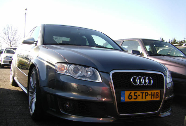 Audi RS4 Sedan