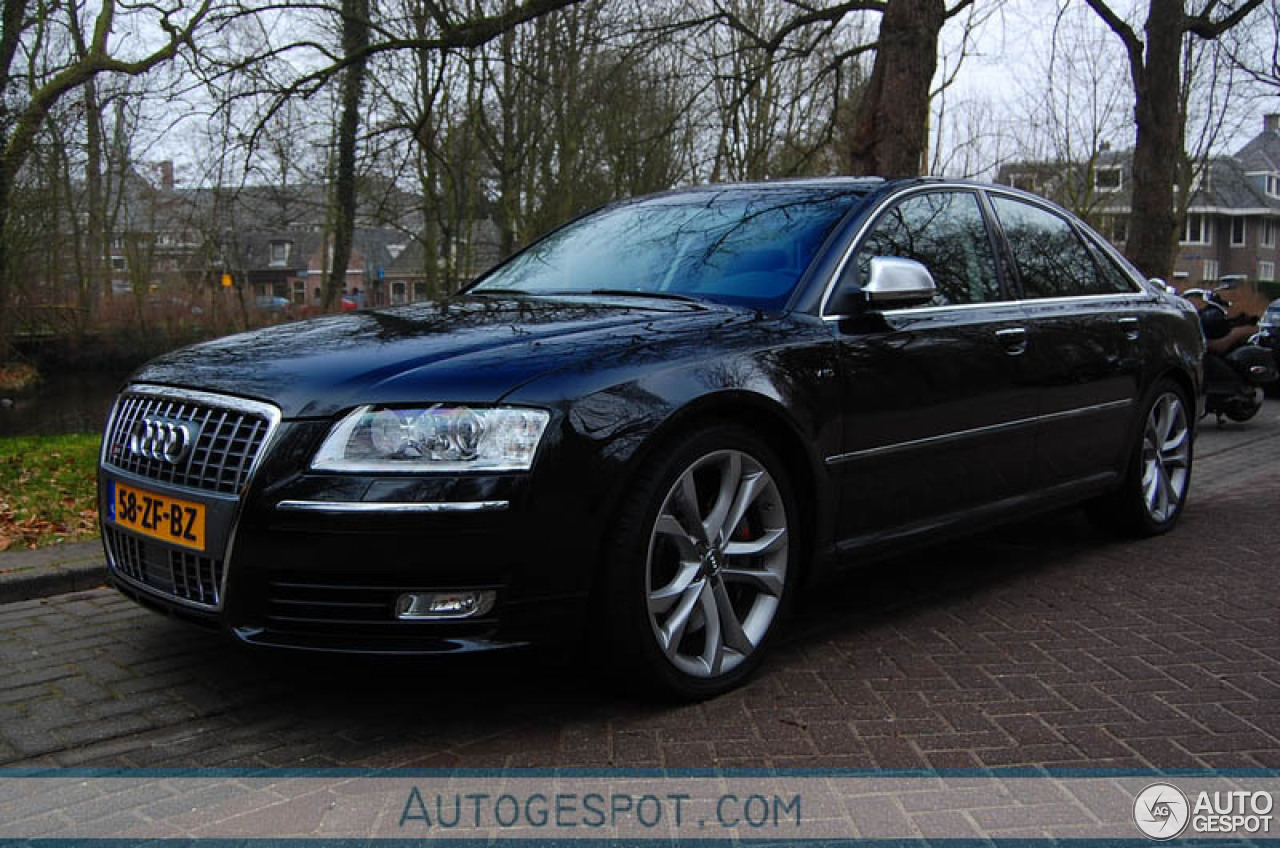 Audi S8 D3