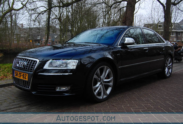 Audi S8 D3