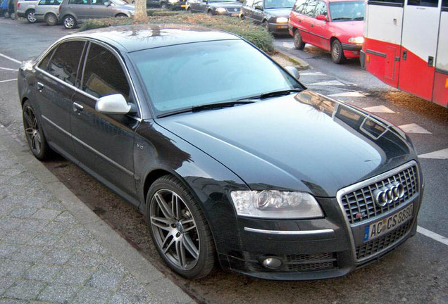 Audi S8 D3