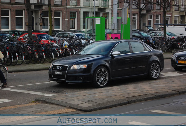 Audi RS4 Sedan