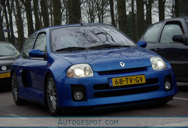 Renault Clio V6