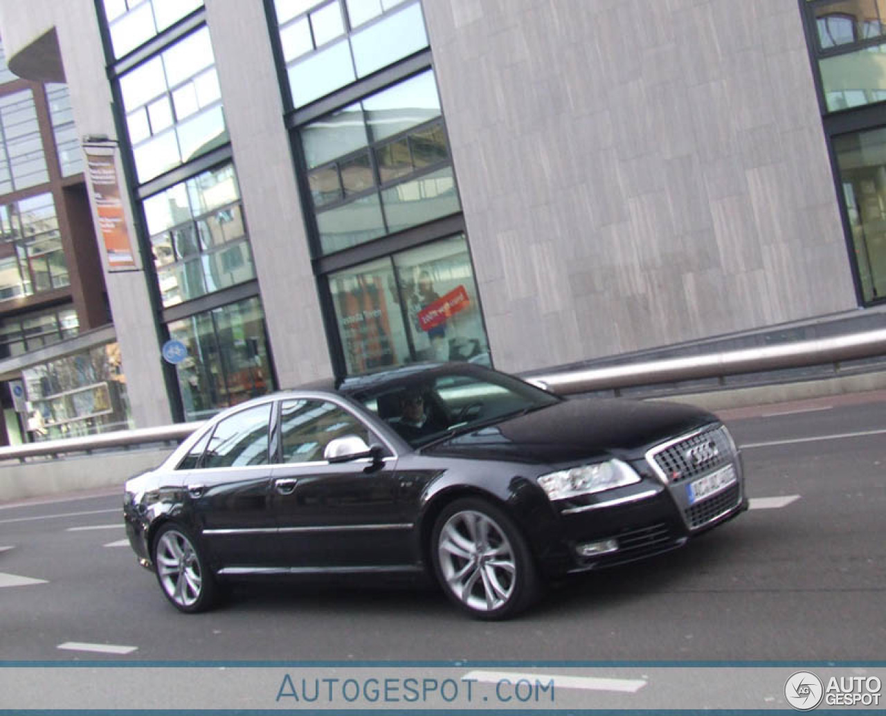 Audi S8 D3