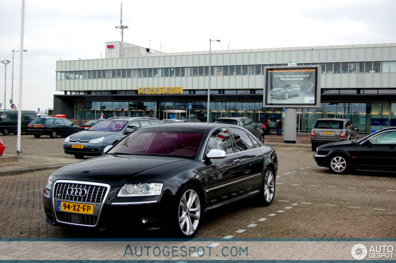 Audi S8 D3