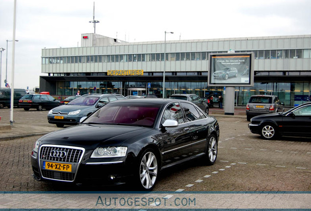 Audi S8 D3