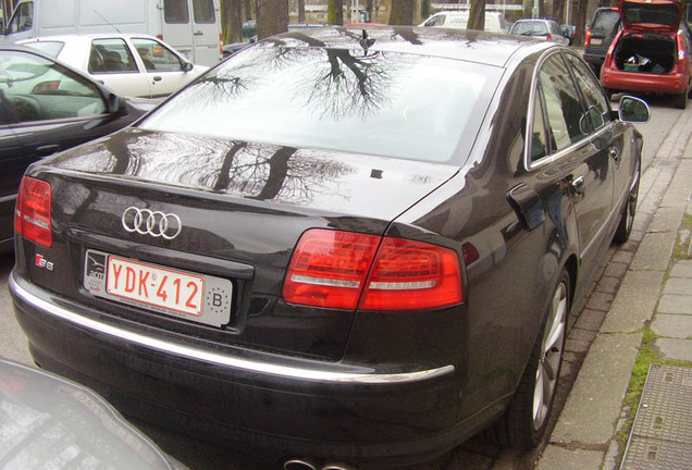 Audi S8 D3