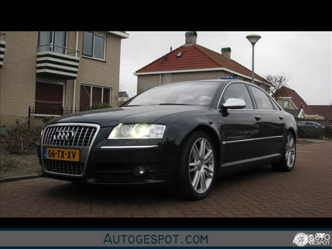 Audi S8 D3