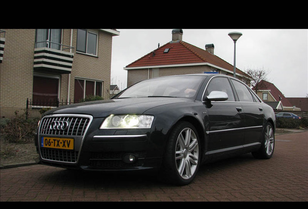 Audi S8 D3