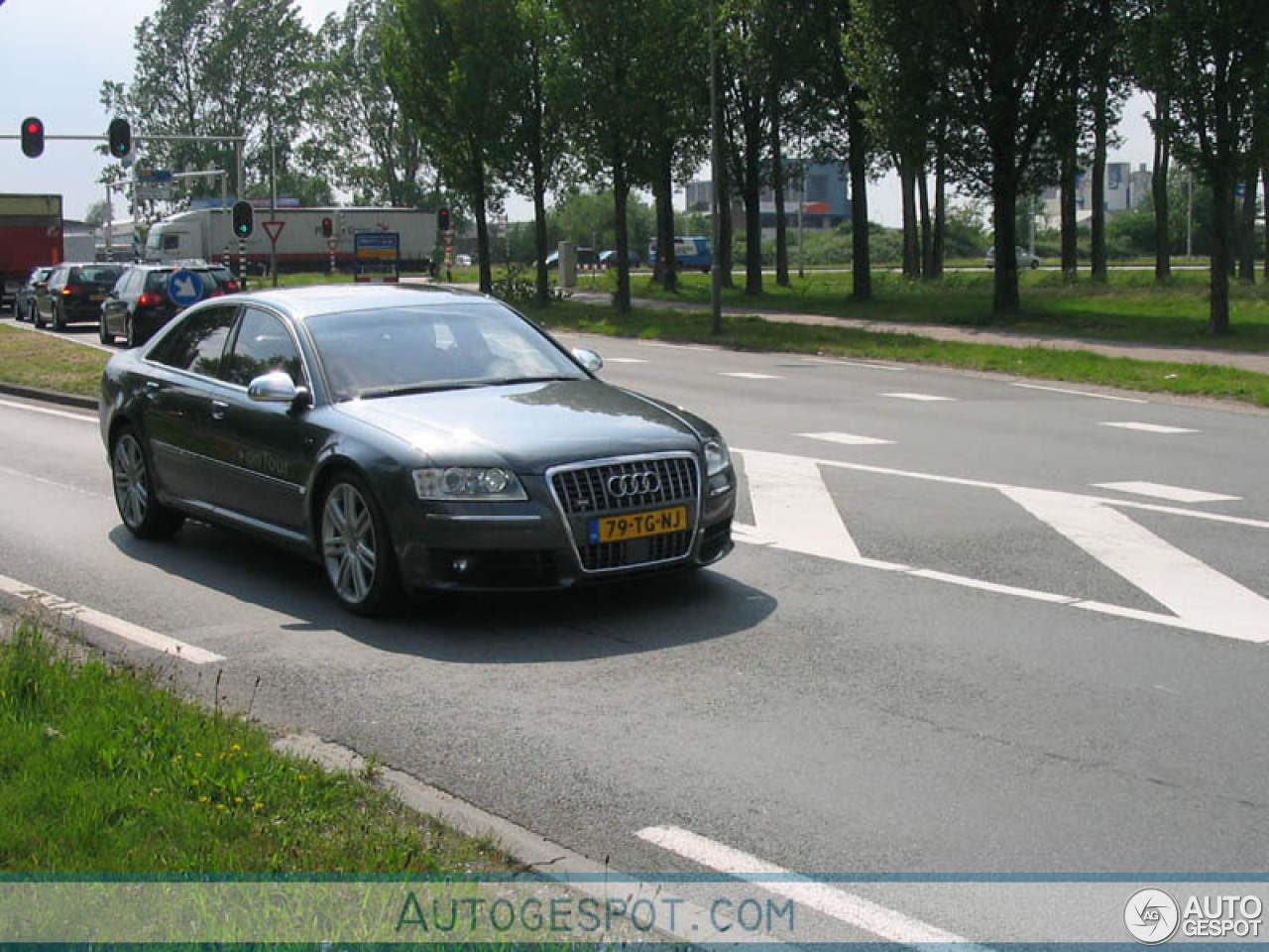 Audi S8 D3