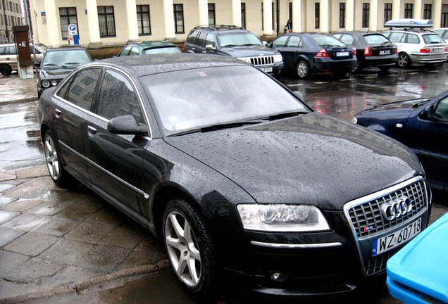 Audi S8 D3