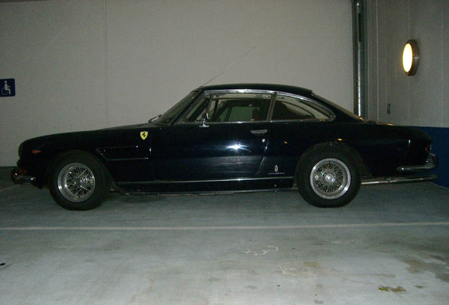 Ferrari 330 GT 2+2 Series II