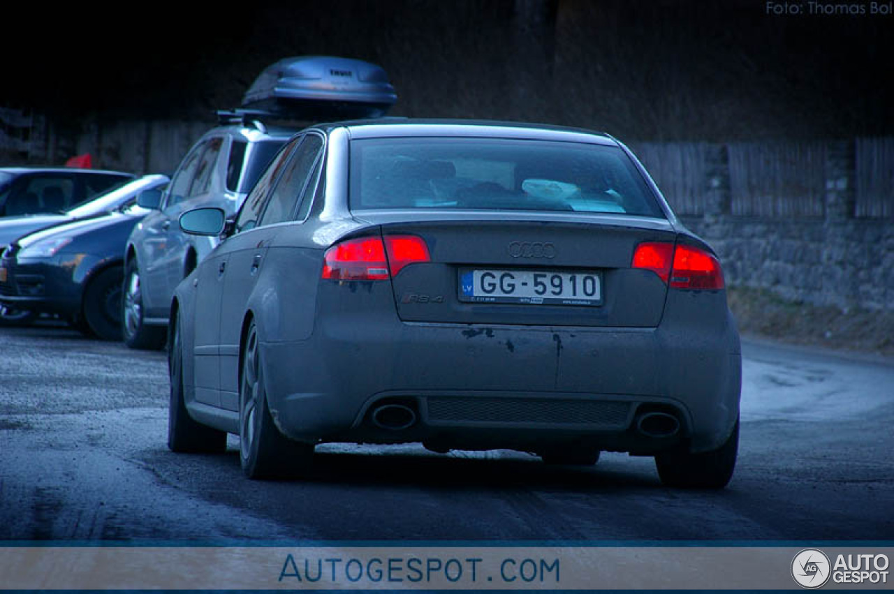 Audi RS4 Sedan