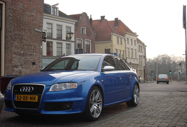 Audi RS4 Sedan