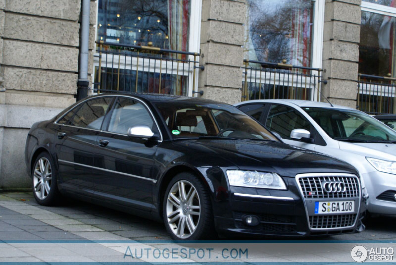 Audi S8 D3