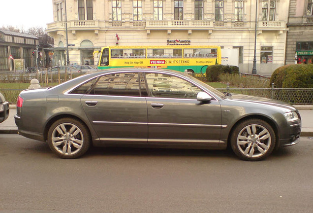 Audi S8 D3