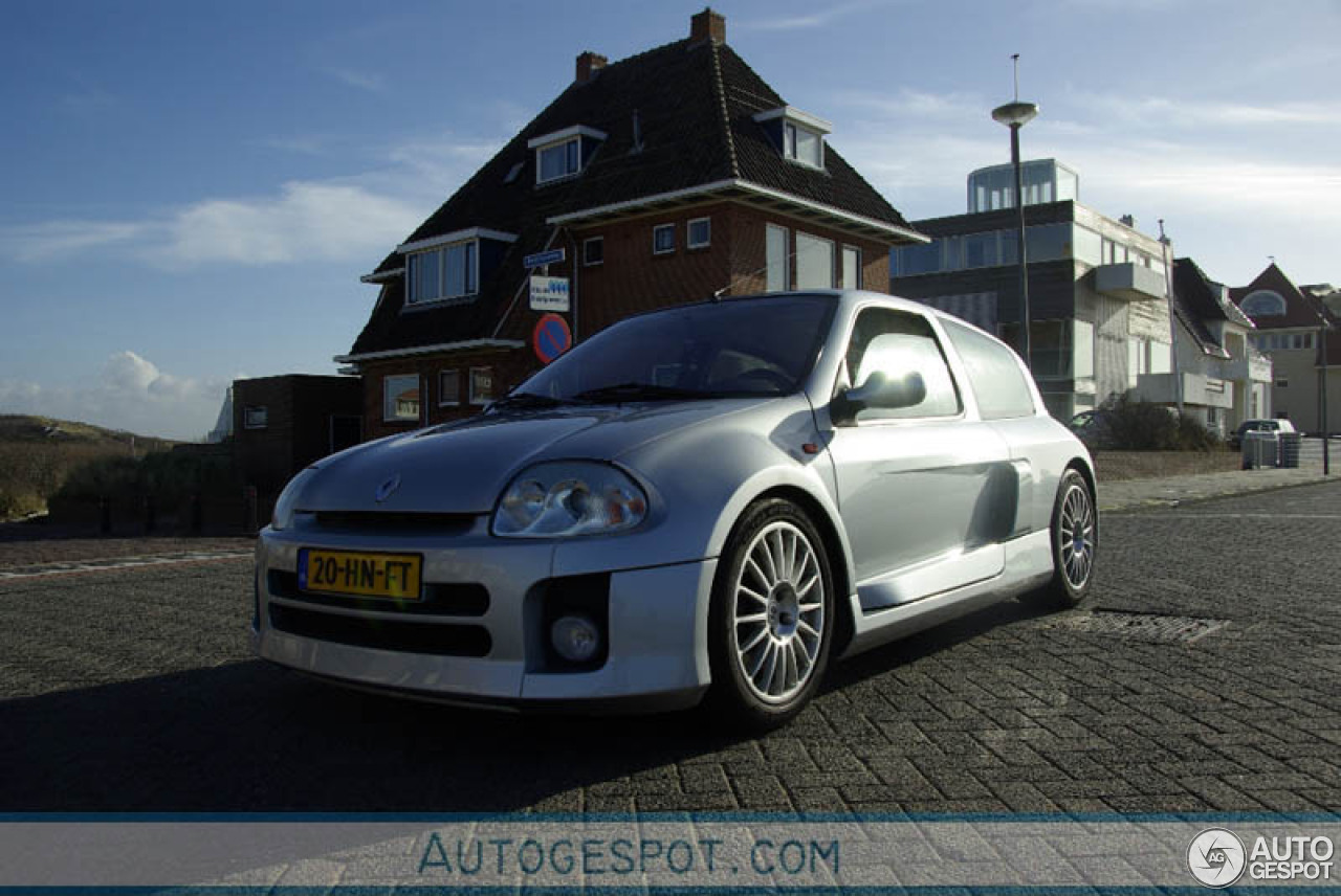 Renault Clio V6