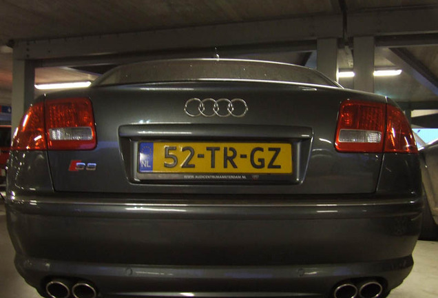 Audi S8 D3