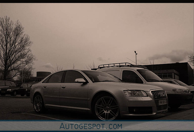 Audi S8 D3