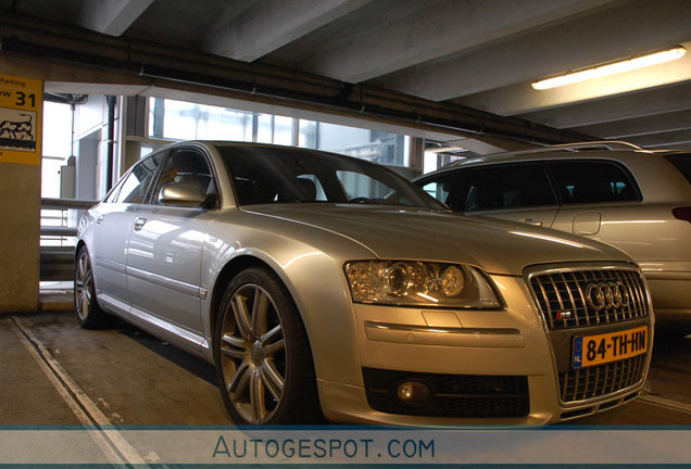 Audi S8 D3