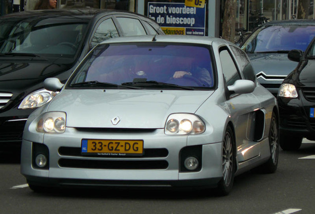 Renault Clio V6