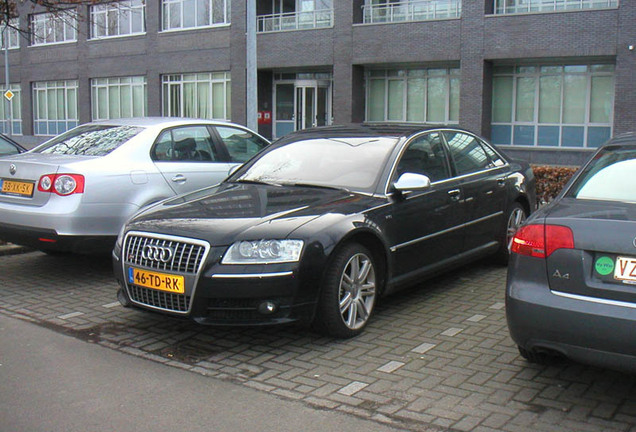 Audi S8 D3