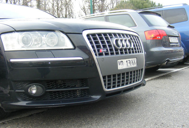 Audi S8 D3