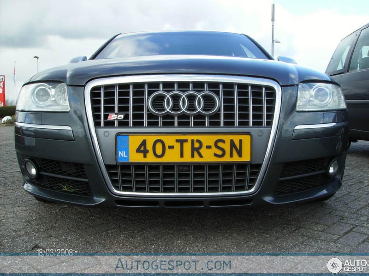 Audi S8 D3