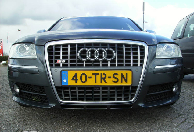 Audi S8 D3