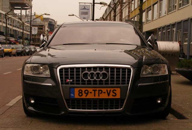 Audi S8 D3