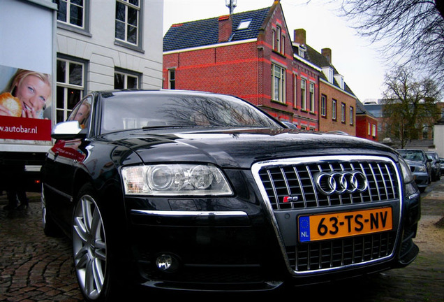 Audi S8 D3