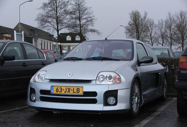 Renault Clio V6