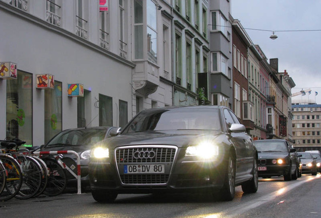 Audi S8 D3