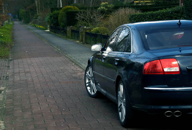 Audi S8 D3