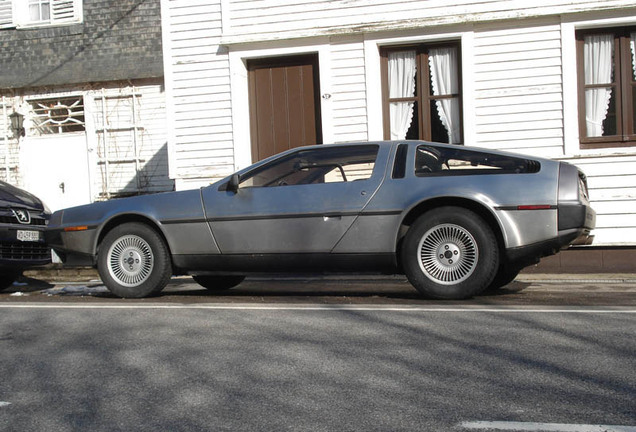 DeLorean DMC-12