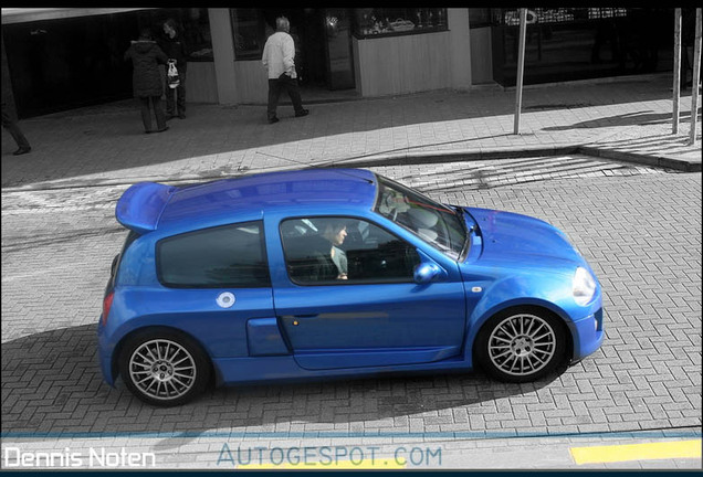 Renault Clio V6