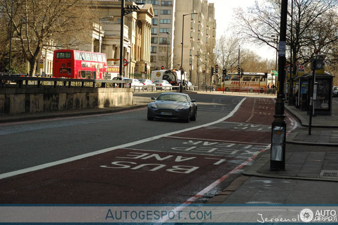 Aston Martin V8 Vantage