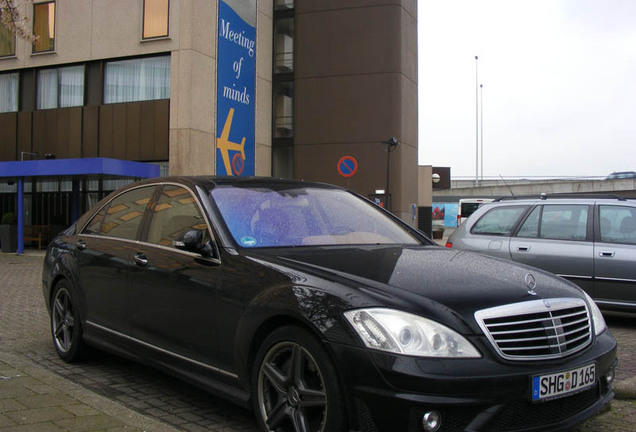 Mercedes-Benz S 65 AMG V221