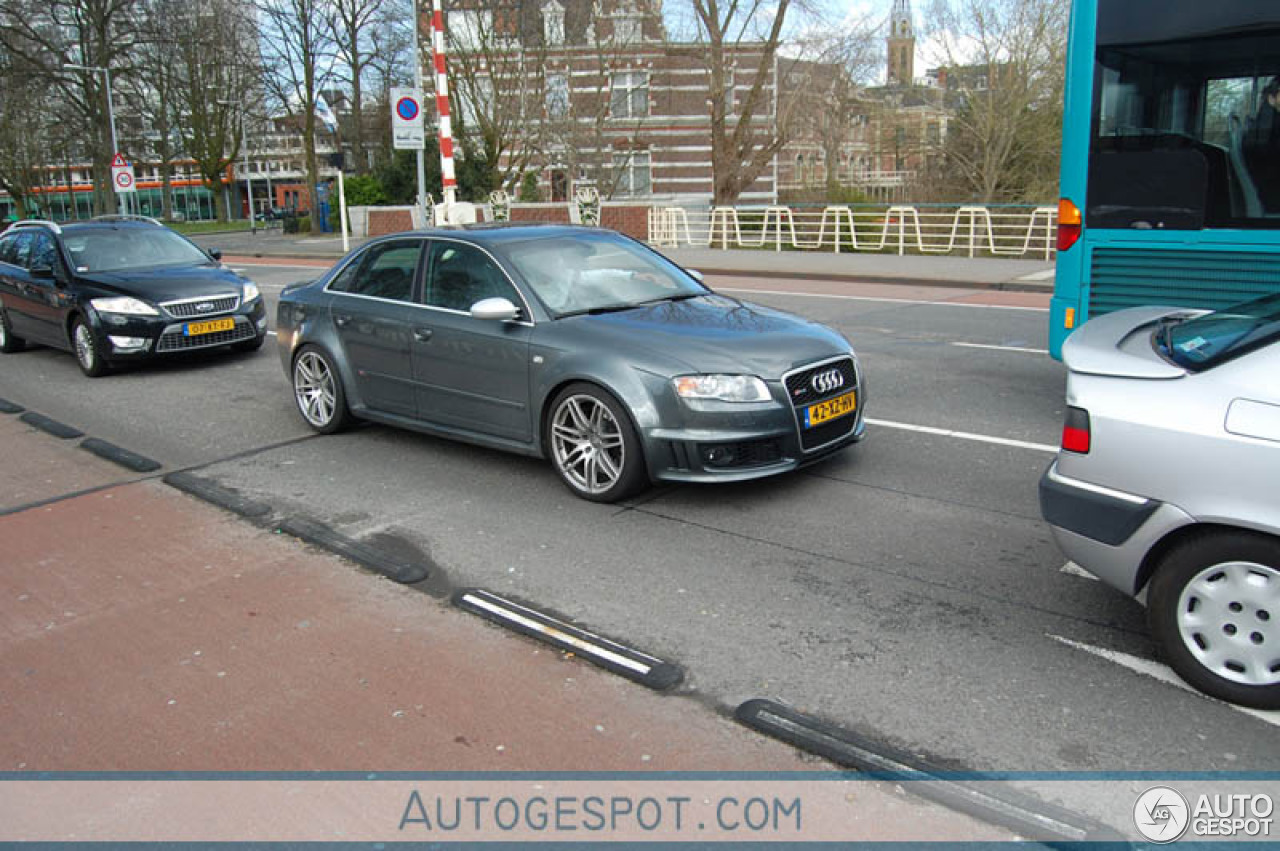 Audi RS4 Sedan