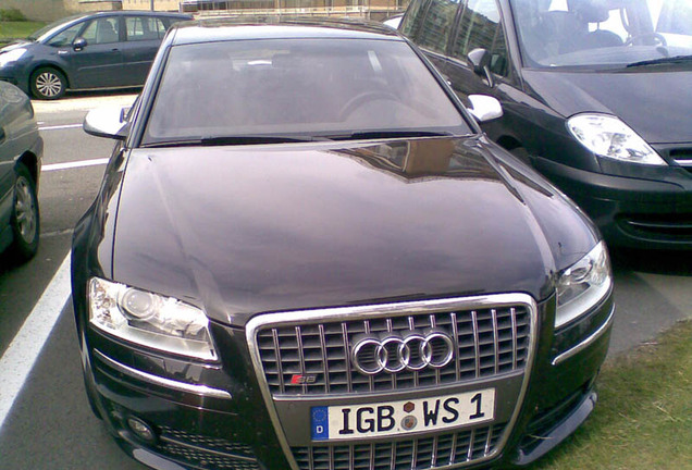 Audi S8 D3