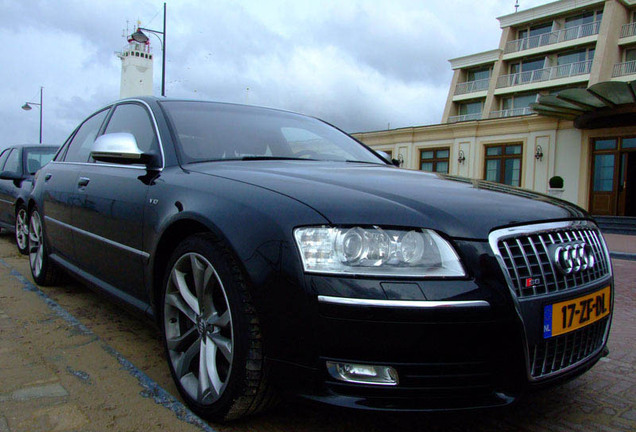 Audi S8 D3