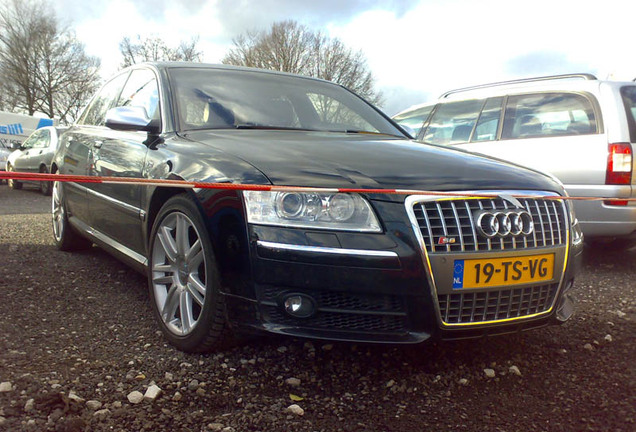 Audi S8 D3