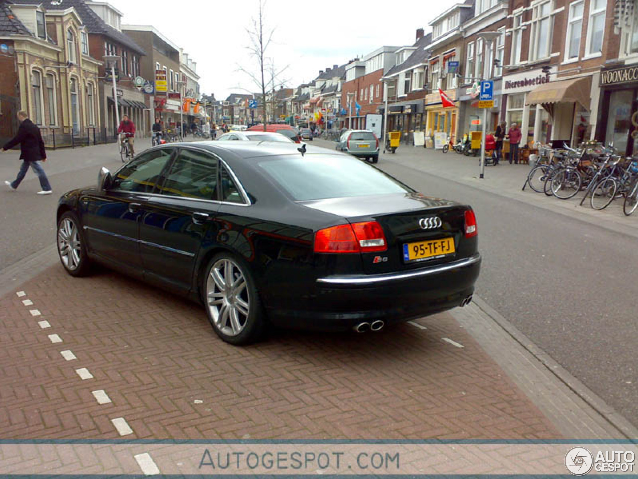 Audi S8 D3