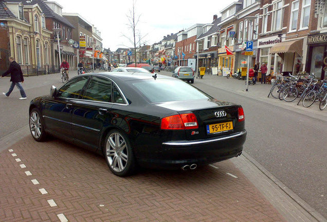 Audi S8 D3