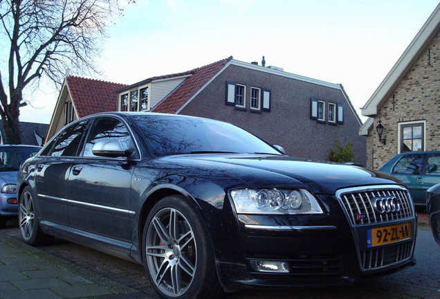 Audi S8 D3